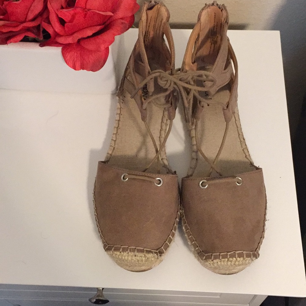 Shoes - Picture 2 of 4